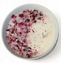 Load image into Gallery viewer, Candles - Soy Wax - 100% Pure and Natural Essental Oils