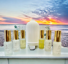 Load image into Gallery viewer, 100% Pure and Natural Essential Oils Gift Box Set with Diffuser - White